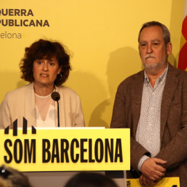 Els regidors Eva Baró i Jordi Coronas en roda de premsa