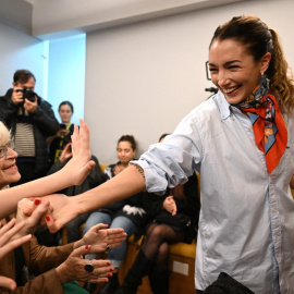 La actriz Thelma Fardin fotografiada a su llegada a la rueda de prensa tras conocer la condena a su agresor Juan Darthés el 10 de junio de 2024.