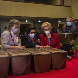 Ceremonia de la entrega de los cuerpos identificados tras la exhumación en el cementario de Paterna (Valencia) de la fosa común 120 de represaliados por el franquismo.