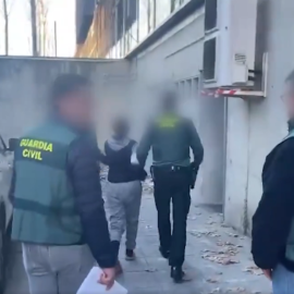 La Guardia Civil detiene a la madre y el padrastro de una menor de 12 años por forzar su matrimonio a cambio de dinero.