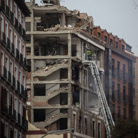 Imagen de la explosión de un edificio en la calle Toledo 98 en el centro de Madrid