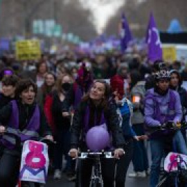 Multitudinari clam contra el patriarcat en la primera manifestació postCovid del 8-M