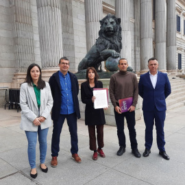 Los diputados de Unidas Podemos Isabel Franco (Sevilla), Pedro Honrubia (Granada), Martina Velarde, Miguel Ángel Bustamante (Sevilla) y Juan Antonio Delgado (Cádiz).