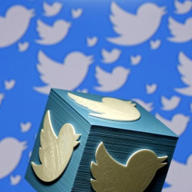 Una impresión en 3D del logo de Twitter. REUTERS/Dado Ruvic