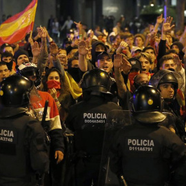 Miembros de la ultraderecha durante la movilización realizada este jueves en Barcelona. EFE/Andreu Dalmau