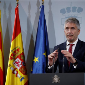 El ministro del Interior en funciones, Fernando Grande-Marlaska, durante la rueda de prensa que ha ofrecido este sábado en la Delegación del Gobierno en Barcelona tras reunirse con el conseller de Interior de la Generalitat, Miquel Buch, para analizar l