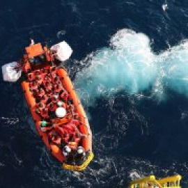 Casi 200 muertos y mil rescatados a la espera de puerto: la Navidad que ya no es noticia en el Mediterráneo