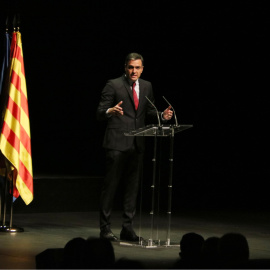 El president espanyol, Pedro Sánchez, en la conferència del Liceu on ha anunciat l'aprovació dels indults als presos polítics.