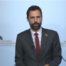 El president del Parlament de Catalunya, Roger Torrent, en compareixença davant els mitjans. CCMA