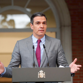 El presidente del Gobierno, Pedro Sánchez, durante su declaración institucional en el Palacio de la Moncloa.