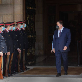 El líder de ERC, Oriol Junqueras, sale del Parlament tras la investidura del candidato de su partido como nuevo presidente de la Generalitat