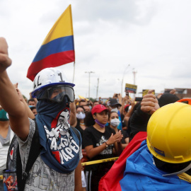 Miles de personas se reúnen en Puerto Resistencia, epicentro de las protestas contra la violencia policial y las políticas del Gobierno de Iván Duque, en Cali, el pasado día 13 de junio.