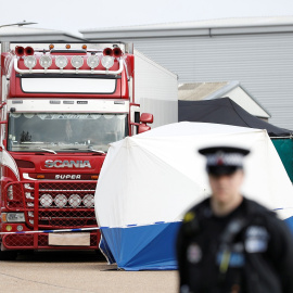 23/10/2019 - Hallan 39 cadáveres en el interior de un camión en Inglaterra. / REUTERS - PETER NICHOLLS