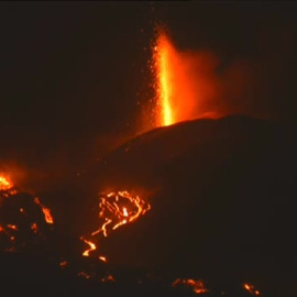 Una nueva colada en el volcán de La Palma avanza hacia el sur