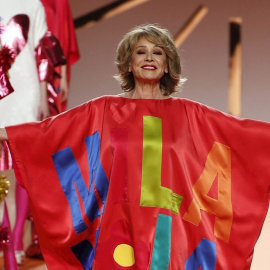 La periodista Mila Ximénez en la pasarela de la Mercedes-Benz Fashion Week de 2020 en Madrid.