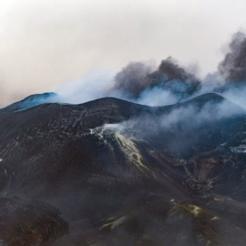 El volcán de Cumbre Vieja, en La Palma, cesó su actividad explosiva este viernes por la tarde, lo que permite verlo con más claridad .