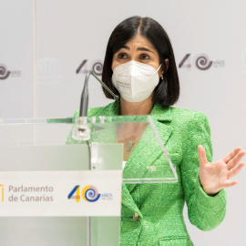 La ministra de Sanidad, Carolina Darias, comparece en rueda de prensa en Tenerife tras asistir a la presentación de su retrato como presidenta del Parlamento de Canarias entre los años 2015 y 2019.