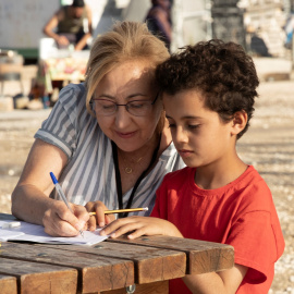 Carmen Machi y el niño sirio que coprotagoniza la película.