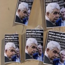 Pengen cartells fent mofa de l'Alzheimer de Pasqual Maragall a seus d'ERC a Barcelona