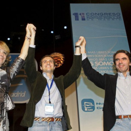 Esperanza Aguirre, Pablo Casado y José María Aznar, en el Congreso de las Nuevas Generaciones del PP, celebrado en la localidad madrileña de Las Rozas en 2008. EFE