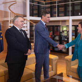 El presidente del Gobierno en funciones, Pedro Sánchez, recibea a la portavoz de EH Bildu en el Congreso de los Diputados, Mertxe Aizpurua