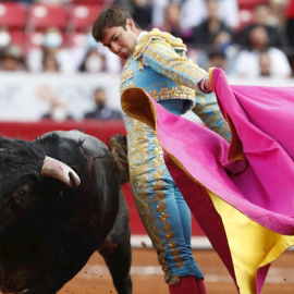 Fotografía que muestra al torero mexicano José Miguel Arellano en la Guadalupana, el festejo taurino mas importante del año en México.