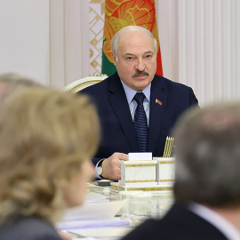 El presidente bielorruso, Aleksandr Lukashenko, preside una reunión con el grupo de trabajo que está redactando una nueva versión de la Constitución en Bielorrusia.