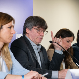 El expresident Carles Puigdemont durante una reunión con diputados de Junts en Perpignan (Francia).