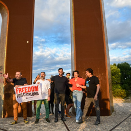 La secretària general d'ERC, Marta Rovira; el diputat d'ERC en el Parlament Ruben Wagensberg; el vicepresident d'Òmnium, Oleguer Serra; el periodista de 'La Directa' Jesús Rodríguez i l'activista Josep Campmajó a Salses