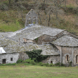 Vista general del monasterio de Santa María de Pedramaior