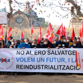 Una protesta dels treballadors de Mahle a les portes del Parlament.