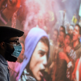 El fotoperiodista egipcio refugiado en España Belal Darder, durante la presentación de su exposición en Caixa Forum de Madrid, este lunes.