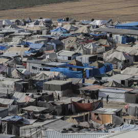 12/07/2024  Tiendas de campaña para palestinos desplazados en la zona de al-Mawasi, en la ciudad de Khan Younis, en el sur de la Franja de Gaza.