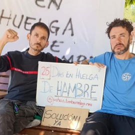 Charles y Rubén, los dos bomberos en huelga de hambre, ponen fin a 29 días de protestas.