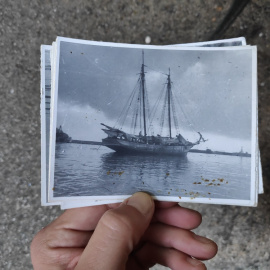 El velero 'Nuevo Adán' zarpa desde Gran Canaria rumbo a Venezuela en 1955.