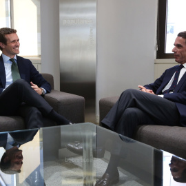 Pablo Casado y José María Aznar, en la reunión que han mantenido este martes en la sede del PP, en la calle Génova. PP.