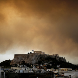 El humo del incendio sobre el templo de Partenón en Atenas. REUTERS/Alkis Konstantinidis