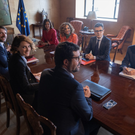 Dirigentes de PSOE y Sumar, reunidos en el Congreso el pasado mes de mayo.