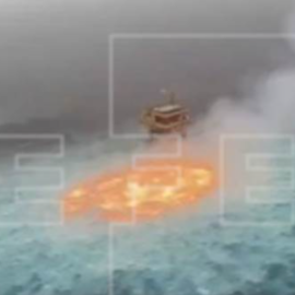 Pemex reporta una fuga con fuego en gasoducto submarino del sureste de México