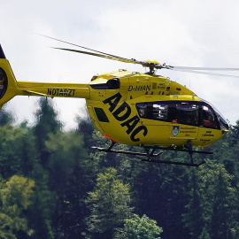 14/07/2024 Un helicóptero de rescate sobrevuela Albstadt-Lautlingen, Alemania, a 14 de julio de 2024.