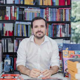 Foto de archivo de Alberto Garzón, exministro de Consumo,  durante la 83ª edición de la Feria del Libro de Madrid, a 1 de junio de 2024.