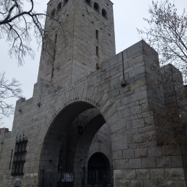 Las placas de la torre del Sagrario Militare Italiano de Zaragoza recuerdan a 577 brigadistas de ese país que murieron en la guerra civil