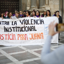 Concentración en Granada por Juana Rivas. Foto de archivo.