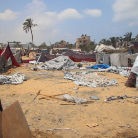 Fotografía del campamento de refugiados de Mawasi tras los ataques de este lunes.