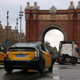 23/03/2022 - Una imatge de la protesta del sector del taxi d'aquest dimecres contra el preu dels carburants.