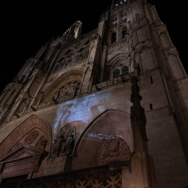 Imágenes de tortura animal proyectadas sobre la catedral de Burgos, a 16 de julio de 2024.