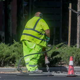 Foto de archivo de un trabajador de la construcción, a 2 de agosto de 2023, en Madrid.