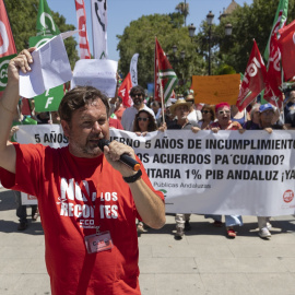 Foto de archivo de una movilización organizada por los sindicatos CCOO, UGT y CSIF, a 15 de junio de 2023, en Sevilla.