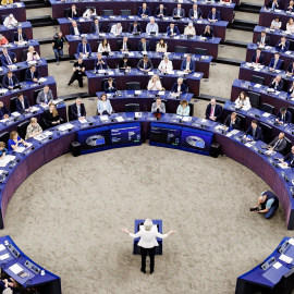 Ursula Von der Leyen durante su discurso para solicitar un nuevo mandato como presidenta de la Comisión Europea en el hemiciclo del Parlamento Europeo en Estrasburgo, jueves, 18 de julio de 2024 (