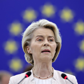 Ursula von der Leyen pronuncia un discurso durante una sesión plenaria del Parlamento Europeo en Estrasburgo.